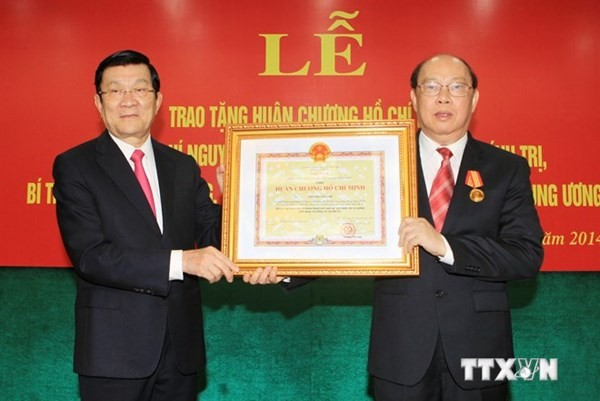 Chủ tịch nước trao Huân chương Hồ Chí Minh tặng nguyên Chủ nhiệm UB Kiểm tra TƯ Nguyễn Văn Chi - ảnh 1